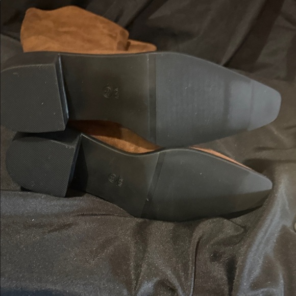 Elegant Brown Suede Heeled Boots - Picture 5 of 5